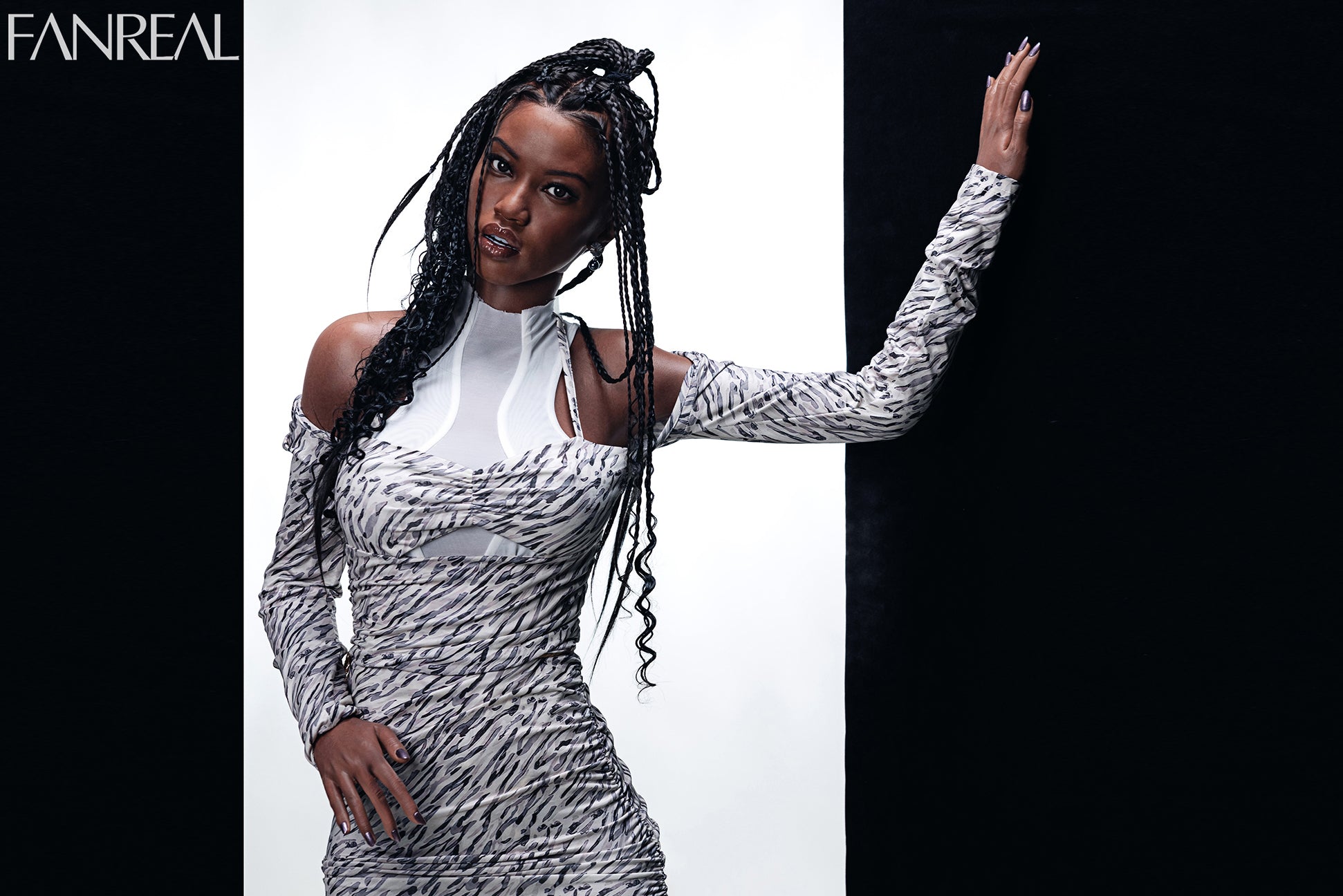 FR-Elle 5'8 / 173 cm