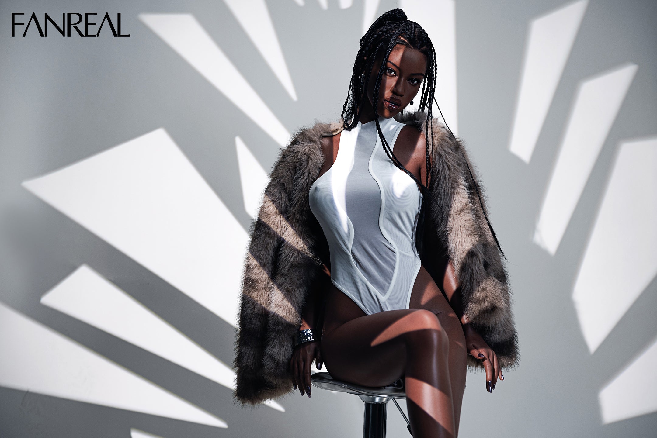 FR-Elle 5'8 / 173 cm