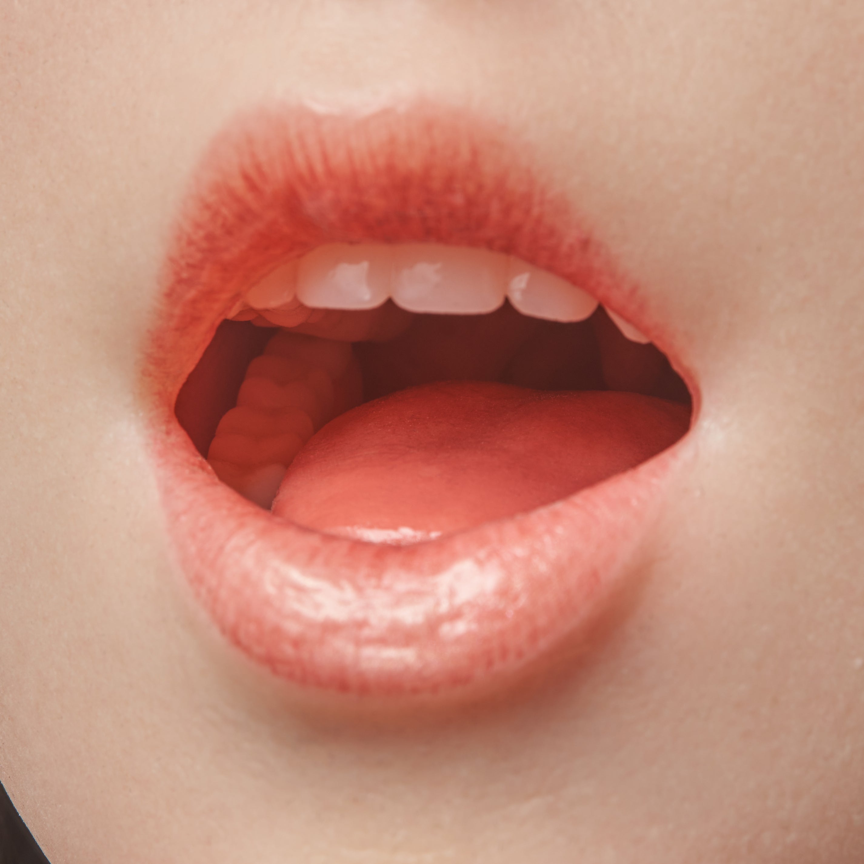 Soft Tiffany  5'4 / 167 cm Large Breasts