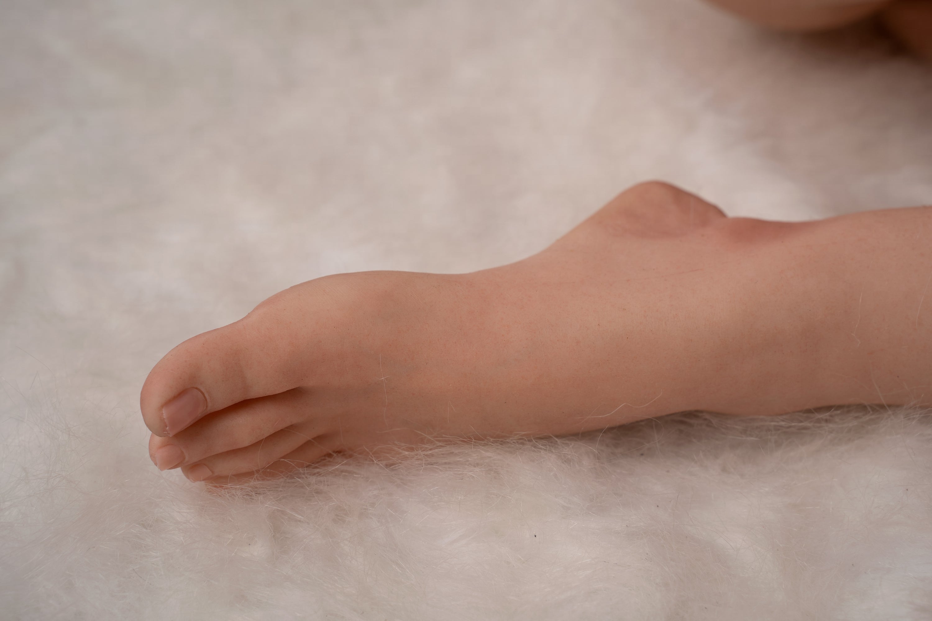 Jennifer 5'6" / 170 cm