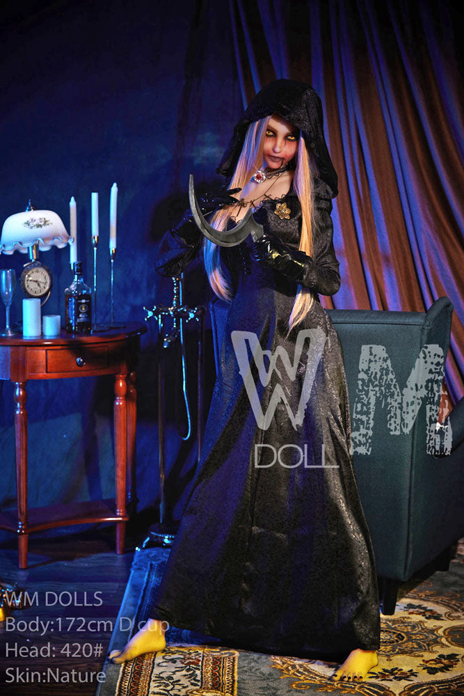 Alizee 5'6'' /  172 cm