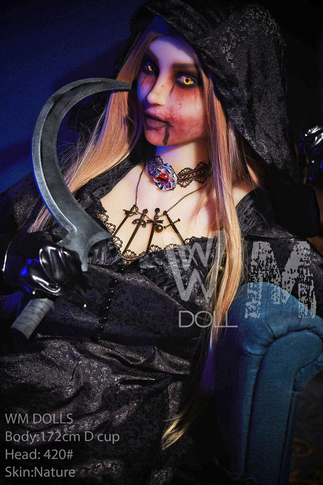 Alizee 5'6'' /  172 cm