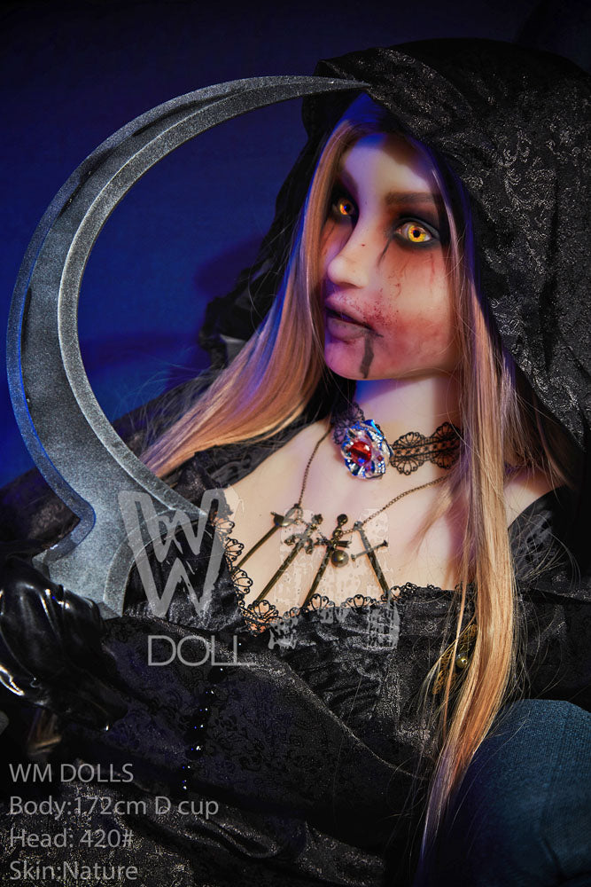 Alizee 5'6'' /  172 cm